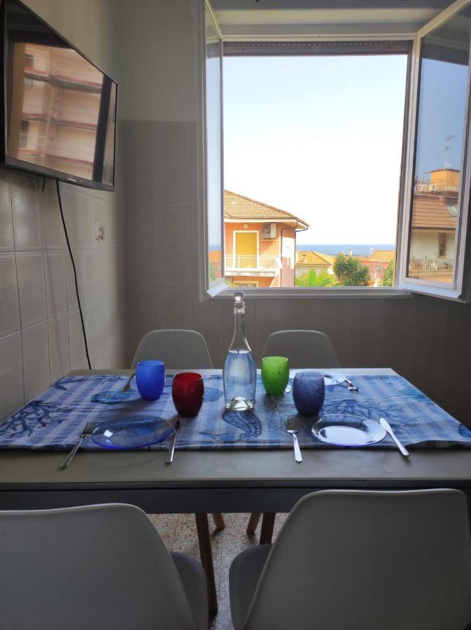 Appartamento Vicino Al Mare Con Parcheggio Riva Ligure Exterior foto