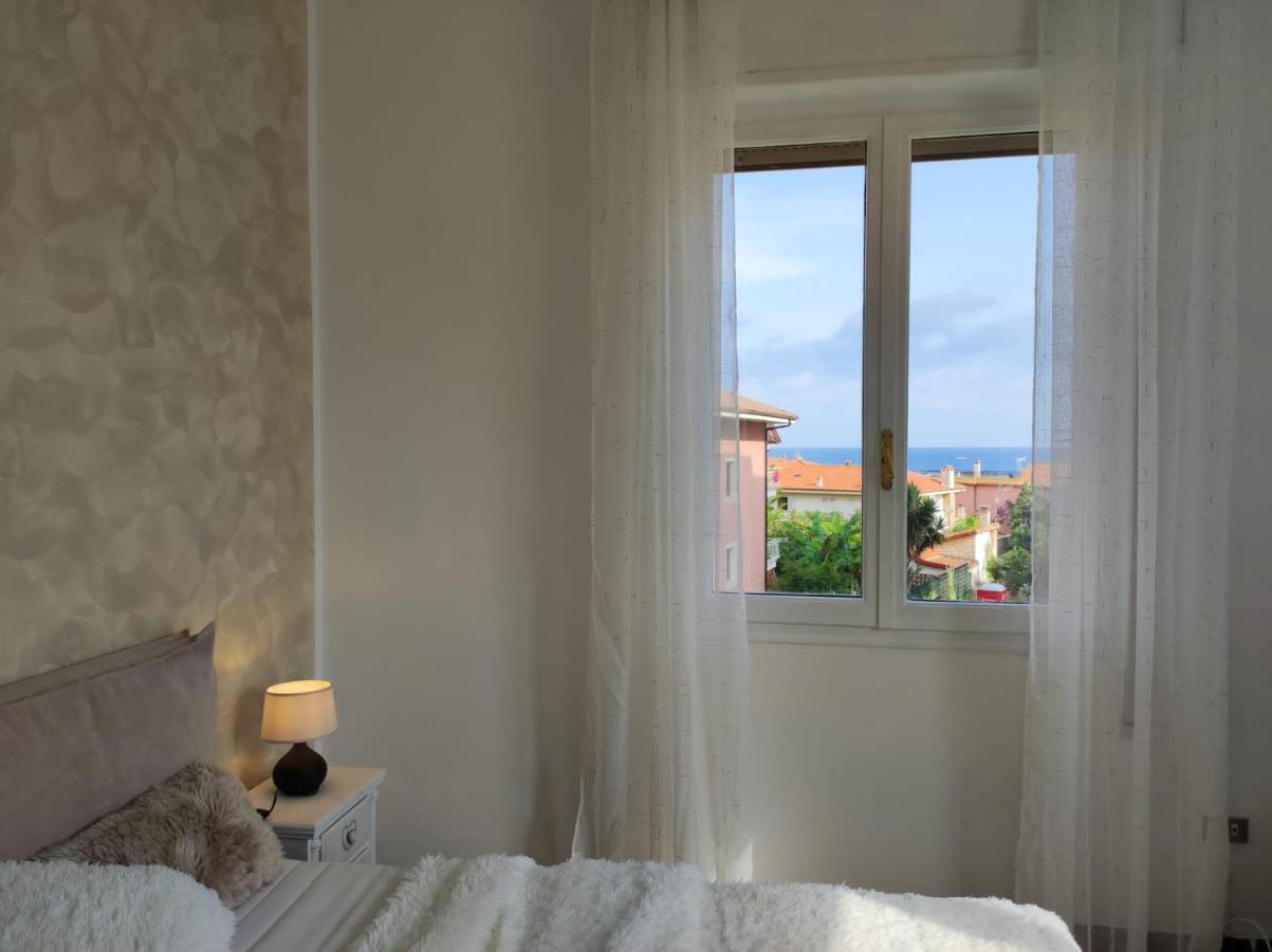 Appartamento Vicino Al Mare Con Parcheggio Riva Ligure Exterior foto